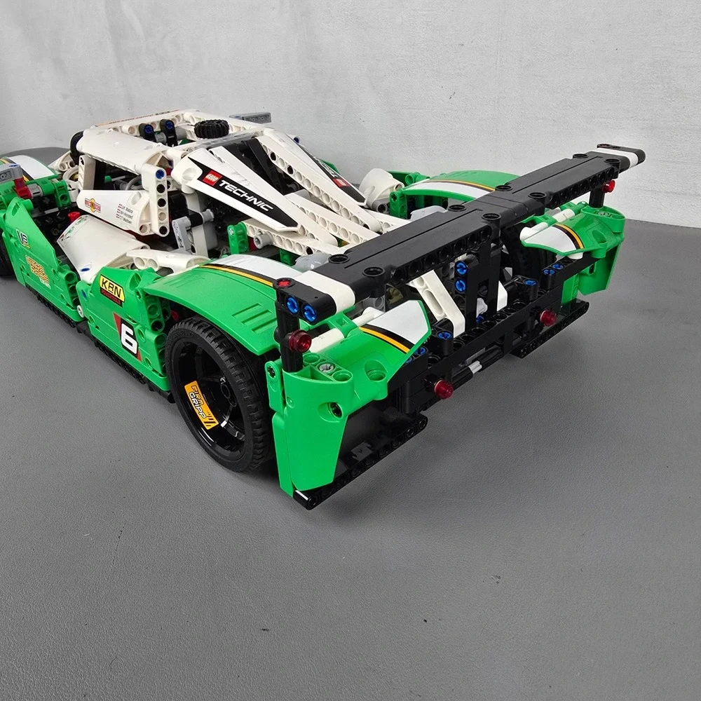 LEGO Technic 24 Hours Race Car 42039 Green White V8 Engine 2-in-1 Model